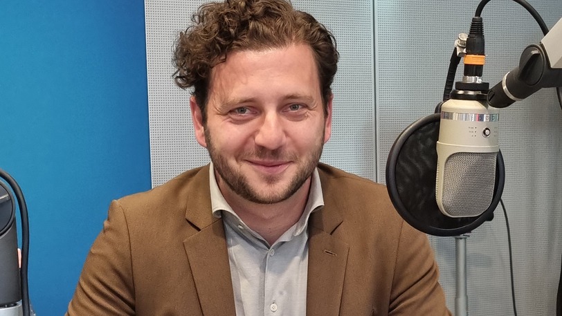 Grünen-Parteivorsitzender Felix Banaszak im phoenix-Politik-Podcast