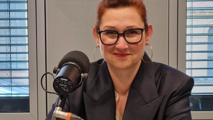 Ferda Ataman im phoenix Politik Podcast